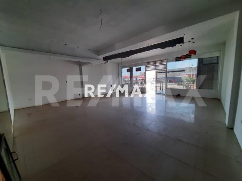 En Alquiler Local Comercial Santa Irene, C.C Punto Fijo Plaza, Punto Fijo, Municipio Carirubana del Estado Falcon, Venezuela. - Foto 12