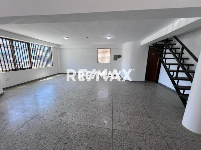 En Alquiler Local Comercial Av. Jacinto Lara