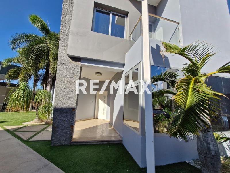 En Venta Casa o TownHouse Conjunto Residencial Amantea, Zarabon, Punto Fijo, Carirubana, Punta Cardón, Falcón, 4154, VEN