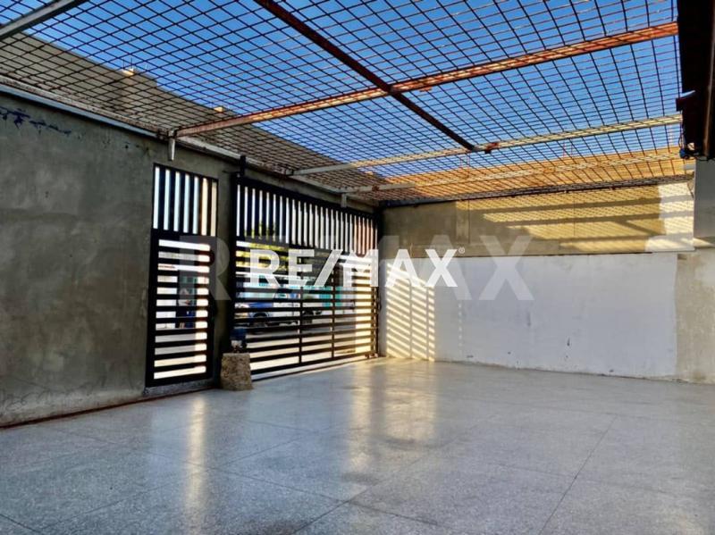 En Venta Casa o TownHouse Avenida 11, Puerta Maraven, Cardón, Falcón, 4154, VEN