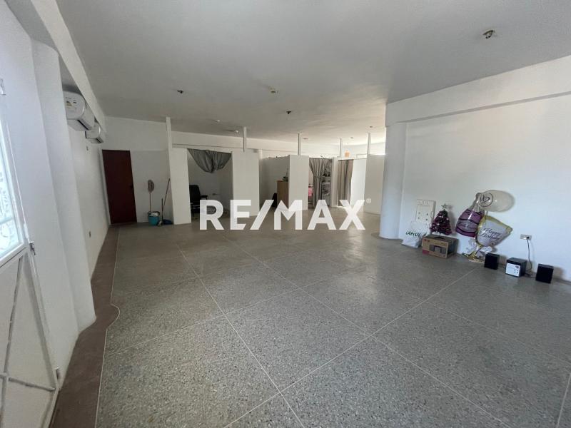 En Alquiler Local Comercial Cc Galerías paraguana, Puerta maraven