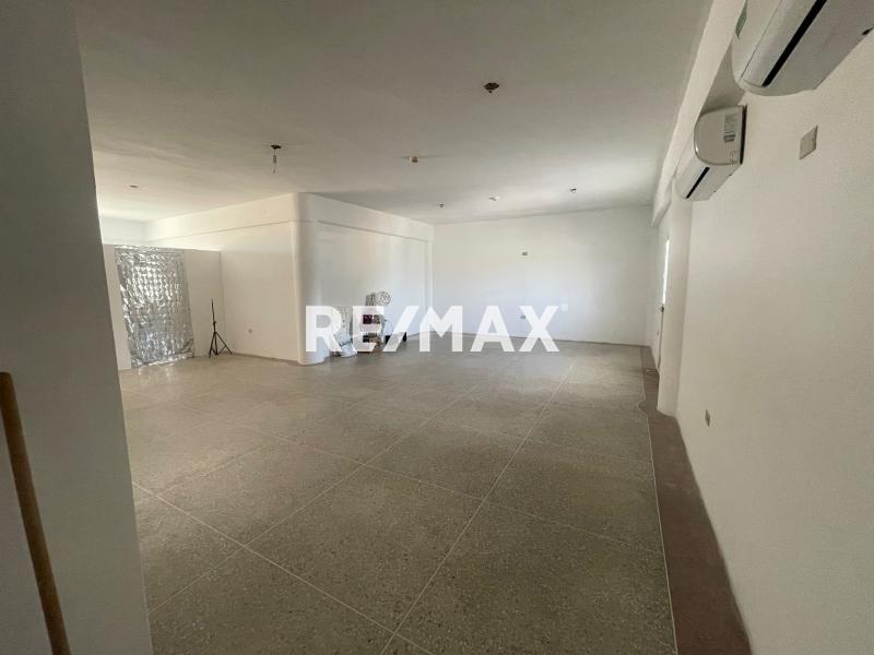 En Alquiler Local Comercial Cc Galerías paraguana, Puerta maraven