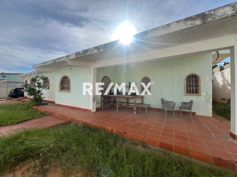 En Venta Casa o TownHouse Urb Santa Irene, Punto fijo