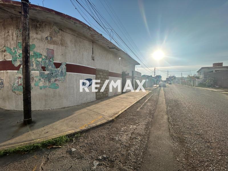 En Alquiler Local Comercial Calle Girardot, Centro, Punto Fijo, Falcón, 4102, VEN