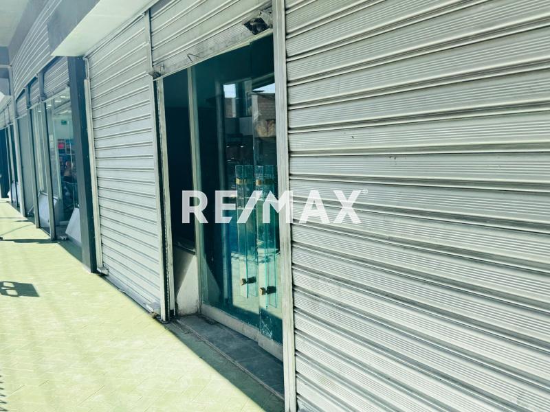 En Alquiler Local Comercial Calle Girardot, Centro, Punto Fijo, Falcón, 4102, VEN
