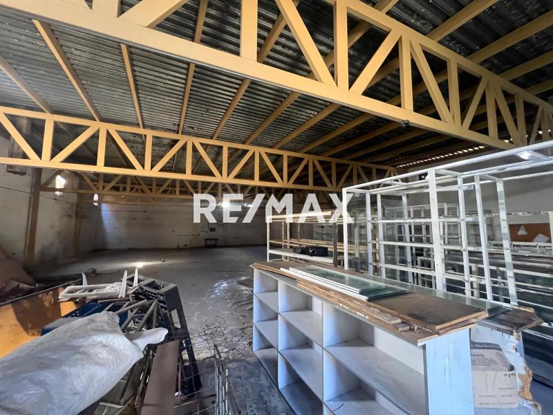 En Venta Local Industrial y Galpón CALLE ECUADOR , ENTRE LA CALLE ZAMORA Y CALLE GARCES PUNTO FIJO