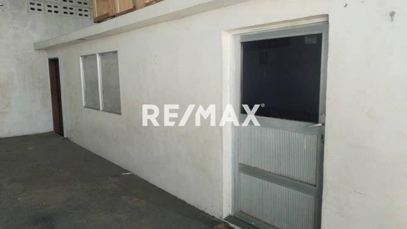 En Venta Local Industrial y Galpón CALLE ECUADOR , ENTRE LA CALLE ZAMORA Y CALLE GARCES PUNTO FIJO