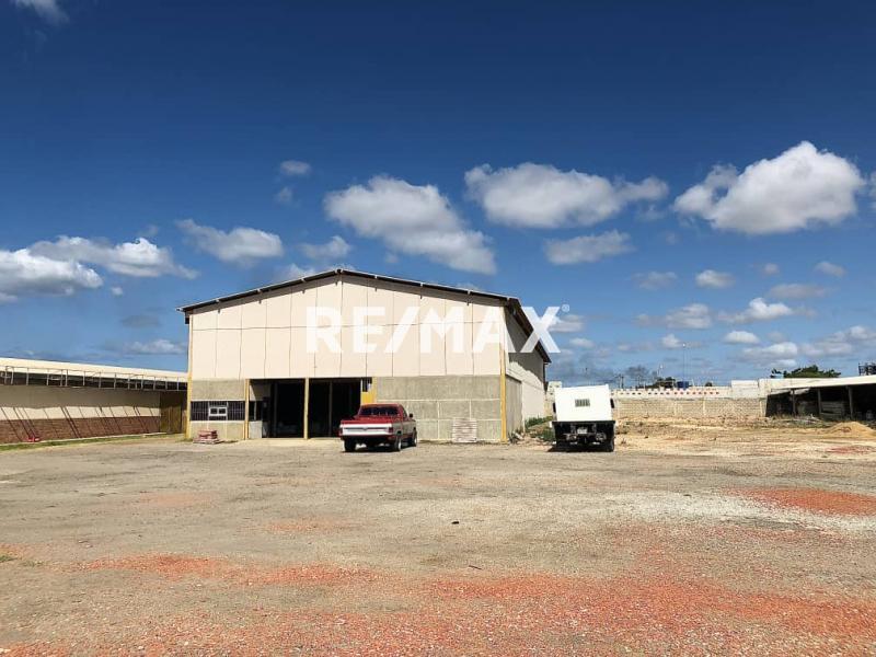 En Venta Local Industrial y Galpón CALLE ECUADOR , ENTRE LA CALLE ZAMORA Y CALLE GARCES PUNTO FIJO