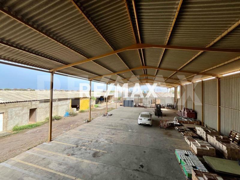 En Venta Local Industrial y Galpón CALLE ECUADOR , ENTRE LA CALLE ZAMORA Y CALLE GARCES PUNTO FIJO