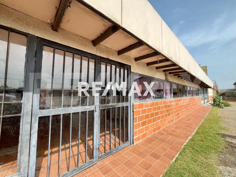 En Venta Local Industrial y Galpón CALLE ECUADOR , ENTRE LA CALLE ZAMORA Y CALLE GARCES PUNTO FIJO