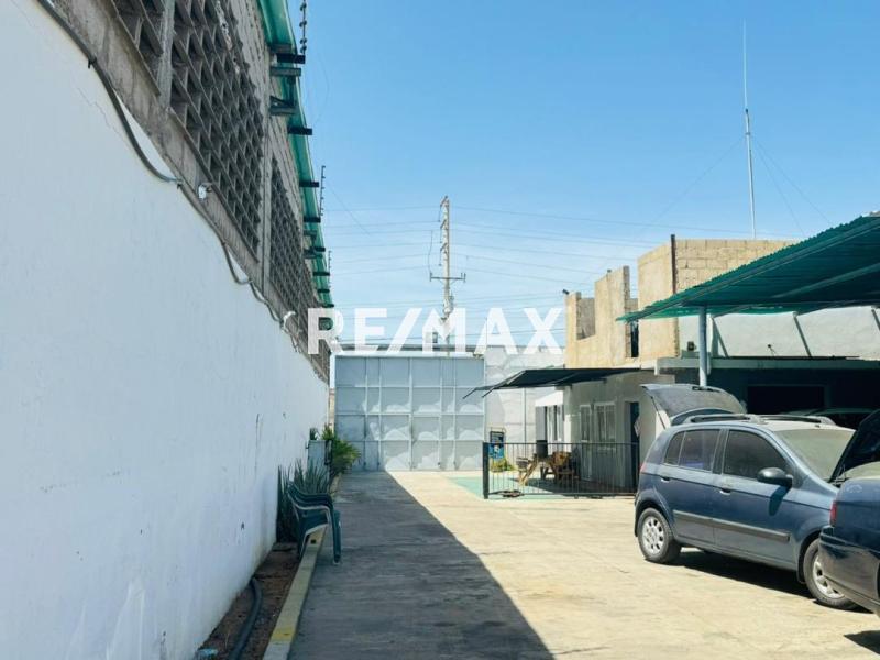 En Venta Local Industrial y Galpón Cujicana