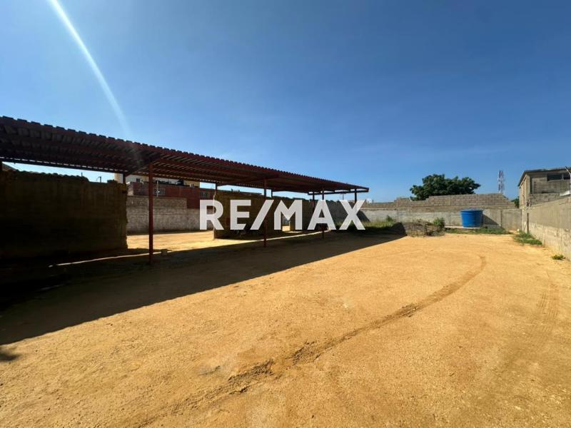 En Venta Terreno y Parcela Caja de Agua.