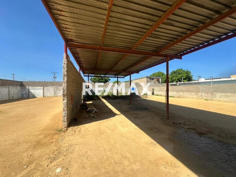 En Venta Terreno y Parcela Caja de Agua.