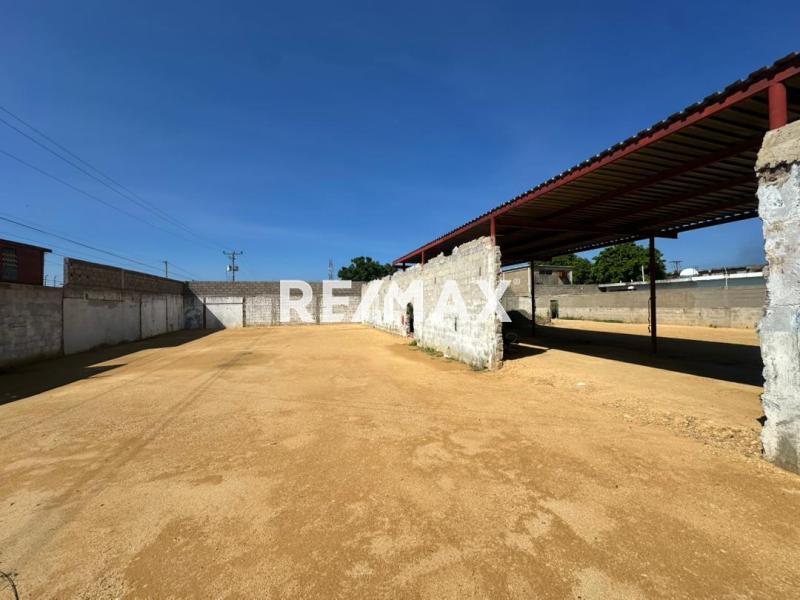 En Venta Terreno y Parcela Caja de Agua.