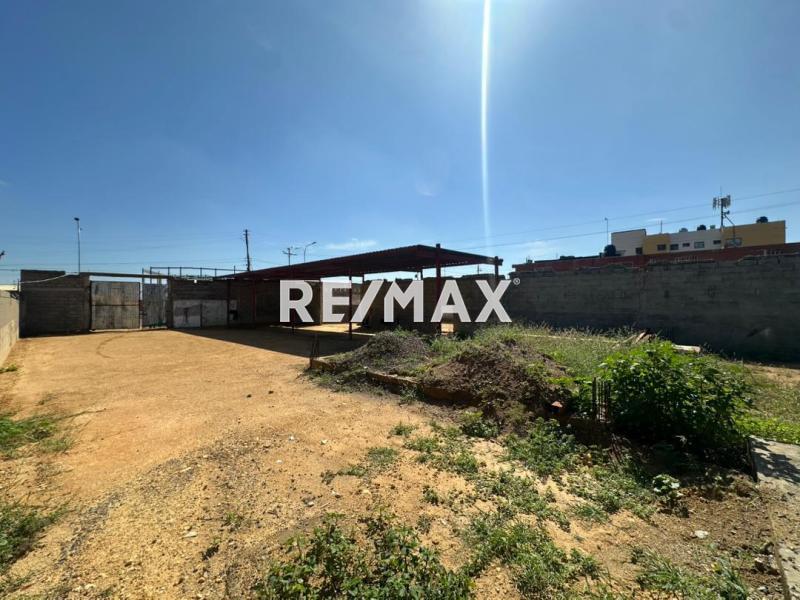 En Venta Terreno y Parcela Caja de Agua.