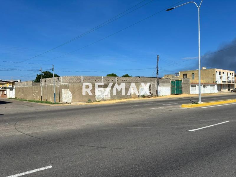 En Venta Terreno y Parcela Caja de Agua.