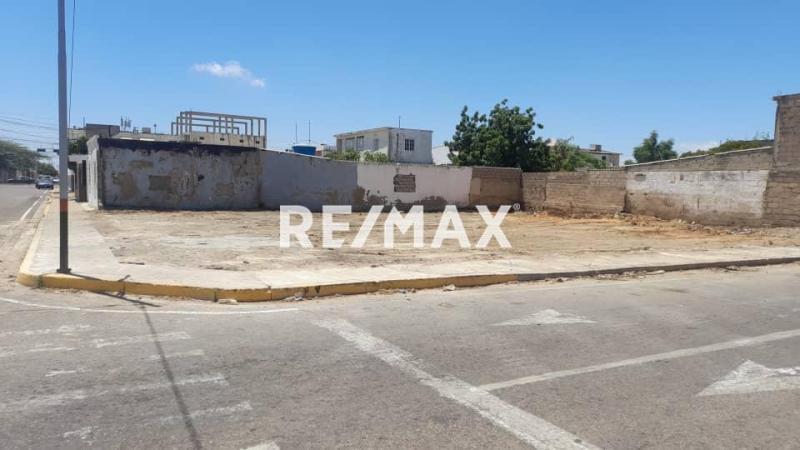 En Venta Terreno y Parcela Avenido Jacinto Lara, Centro, Punto Fijo, Falcón, 4102, VEN