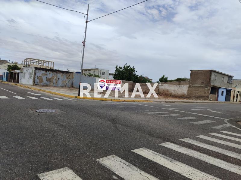 En Venta Terreno y Parcela Avenido Jacinto Lara, Centro, Punto Fijo, Falcón, 4102, VEN