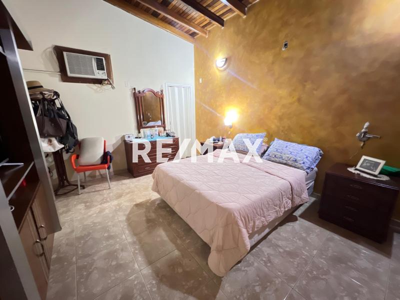 En Venta Casa o TownHouse Av.los claveles. Santa Irene