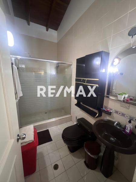 En Venta Casa o TownHouse Av.los claveles. Santa Irene