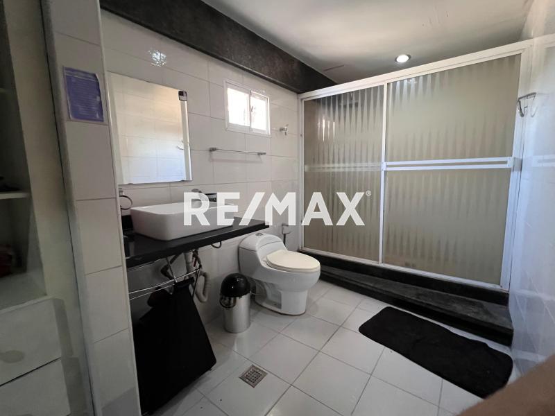 En Venta Casa o TownHouse Av.los claveles. Santa Irene