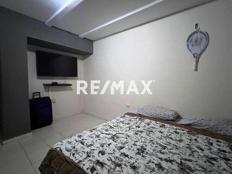 En Venta Casa o TownHouse Av.los claveles. Santa Irene