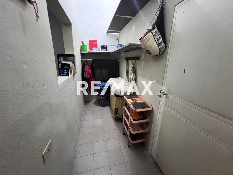 En Venta Casa o TownHouse Av.los claveles. Santa Irene