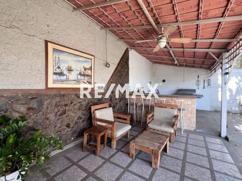 En Venta Casa o TownHouse Av.los claveles. Santa Irene