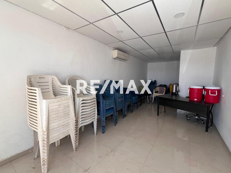 En Venta Casa o TownHouse Av.los claveles. Santa Irene