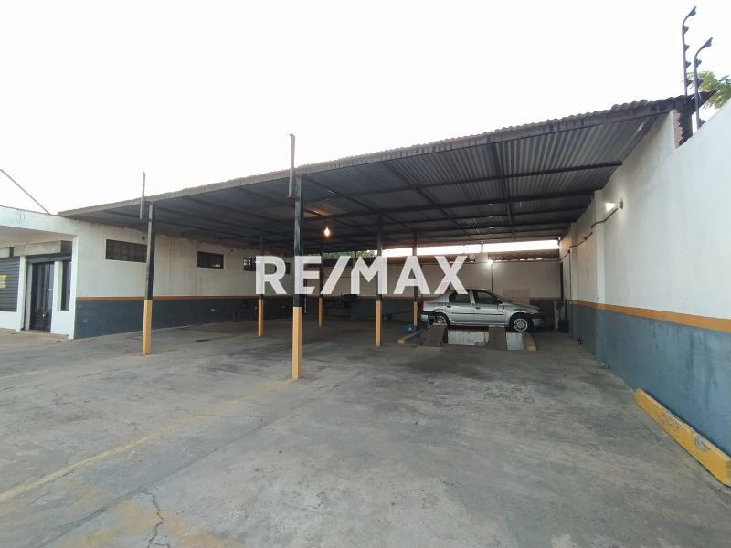 En Venta Local Comercial Calle Bachiller Peña, Urb. Puerta Maraven. Punto Fijo