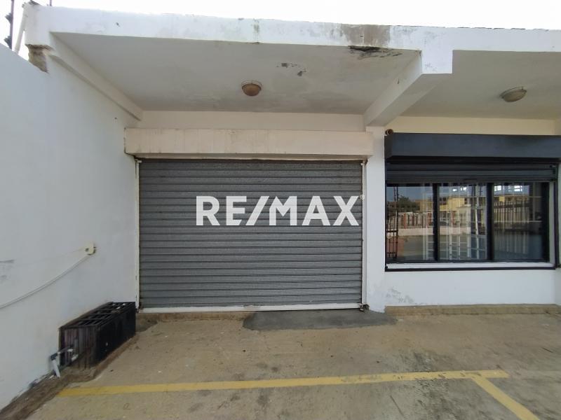 En Venta Local Comercial Calle Bachiller Peña, Urb. Puerta Maraven. Punto Fijo