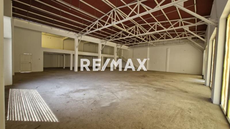 En Venta Local Comercial Calle Bachiller Peña, Urb. Puerta Maraven. Punto Fijo