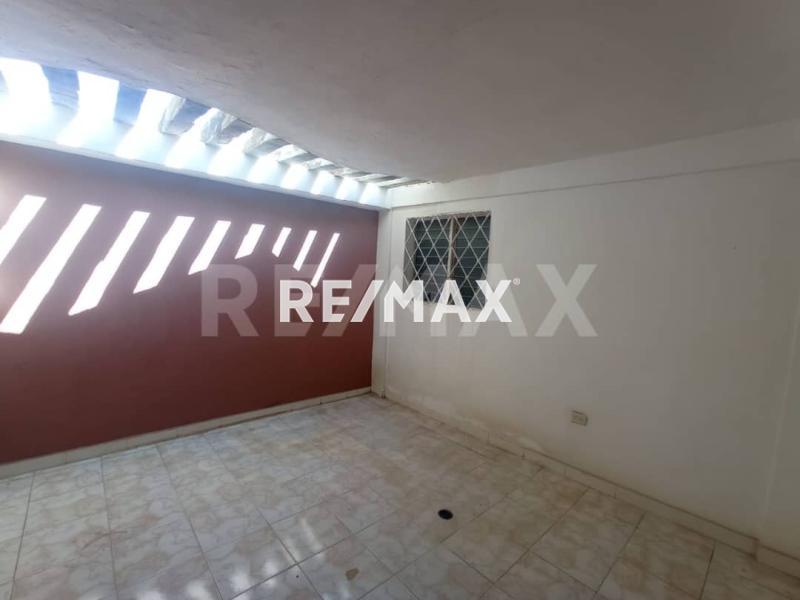 En Alquiler Casa o TownHouse Av. Principal de Bella Vista, Punto Fijo Estado Falcon