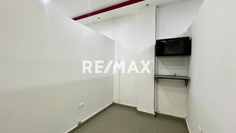 En Venta Local Comercial Ave Ollarvides , CC Caribbeam PB