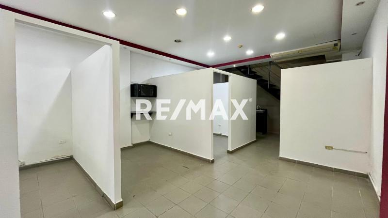 En Venta Local Comercial Ave Ollarvides , CC Caribbeam PB