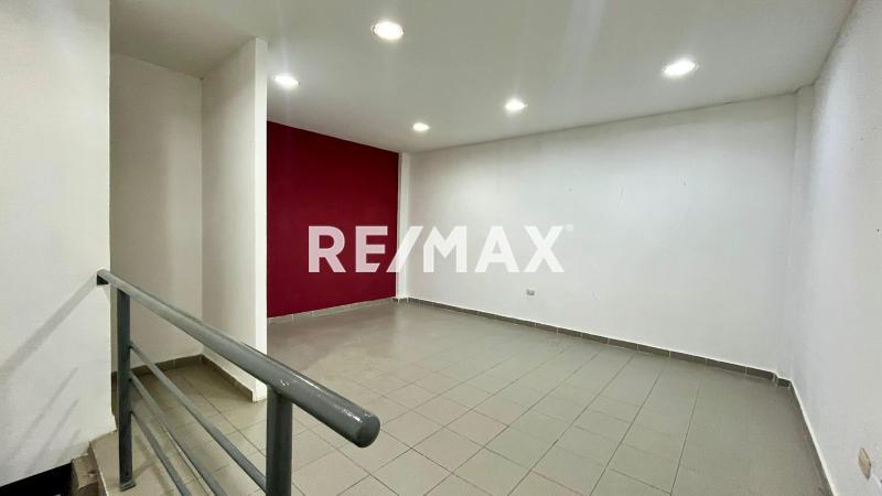 En Venta Local Comercial Ave Ollarvides , CC Caribbeam PB