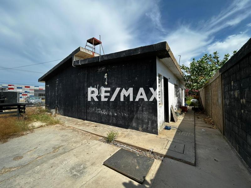 En Venta Casa o TownHouse Avenida Ollarvides, Puerta Maraven, Cardón, Falcón, 4167, VEN