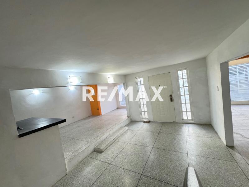 En Venta Casa o TownHouse Avenida Ollarvides, Puerta Maraven, Cardón, Falcón, 4167, VEN