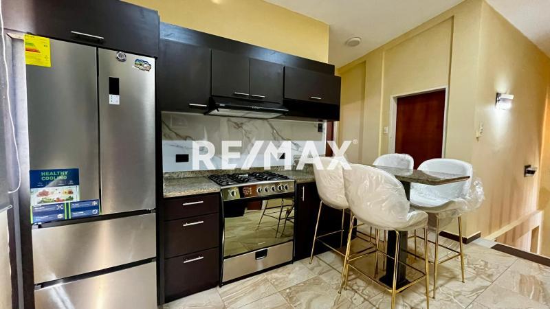 En Alquiler Apartamento Calle Dabajuro , Puerta Maraven.