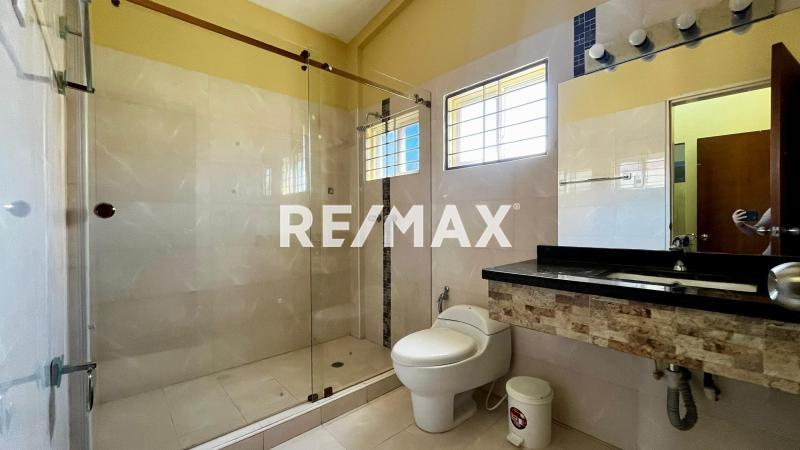 En Alquiler Apartamento Calle Dabajuro , Puerta Maraven.