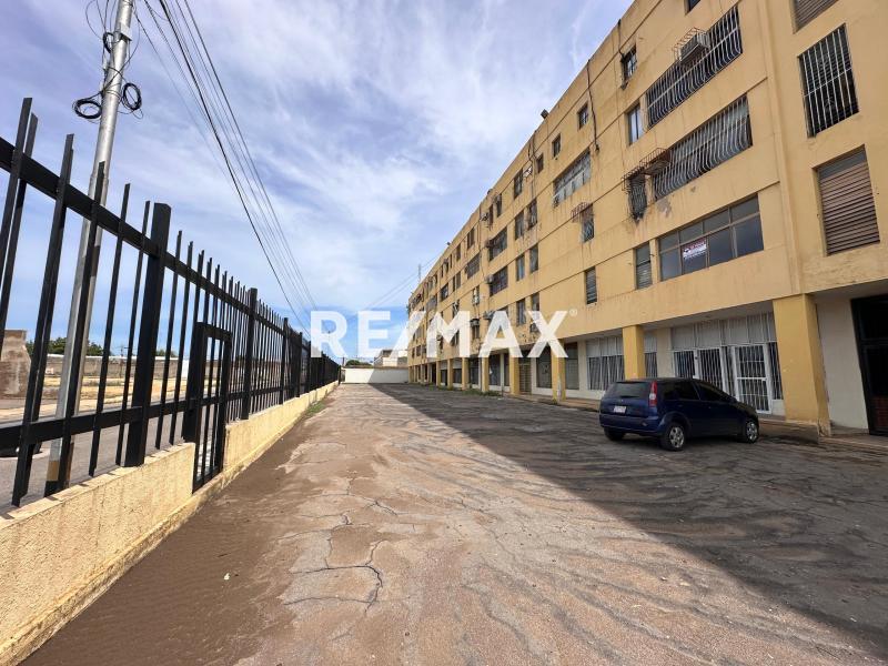 En Alquiler Apartamento Calle Dabajuro , Puerta Maraven.