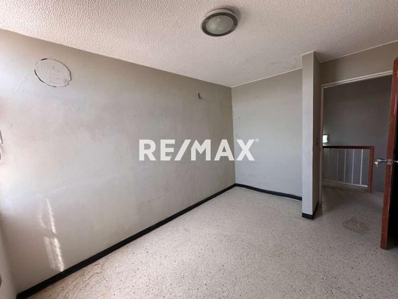 En Alquiler Apartamento Calle Dabajuro , Puerta Maraven.