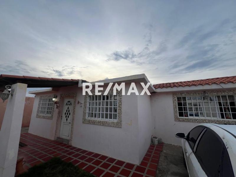En Venta Casa o TownHouse Cujicana, Punto Fijo, Estado Falcón