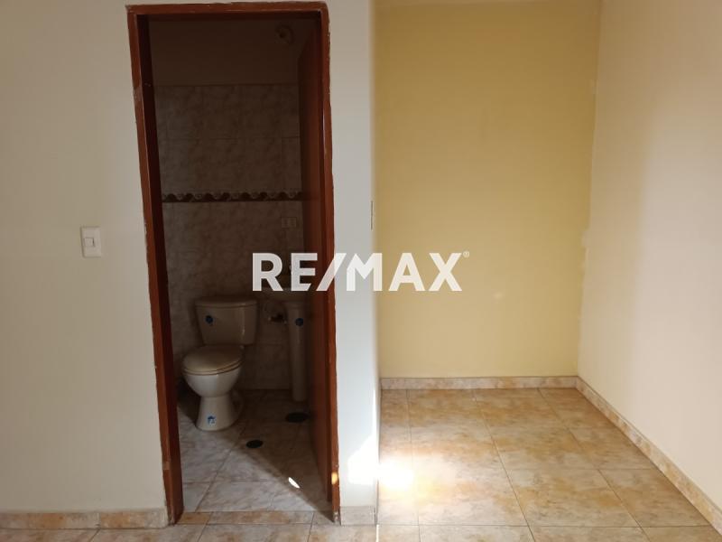 En Alquiler Casa o TownHouse Calle Josefa Camejo. Cerca de Avda Acueducto. Sector Caja de Agua . Punto Fijo. Edo Falcón