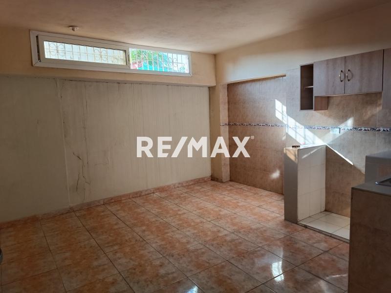 En Alquiler Casa o TownHouse Calle Josefa Camejo. Cerca de Avda Acueducto. Sector Caja de Agua . Punto Fijo. Edo Falcón