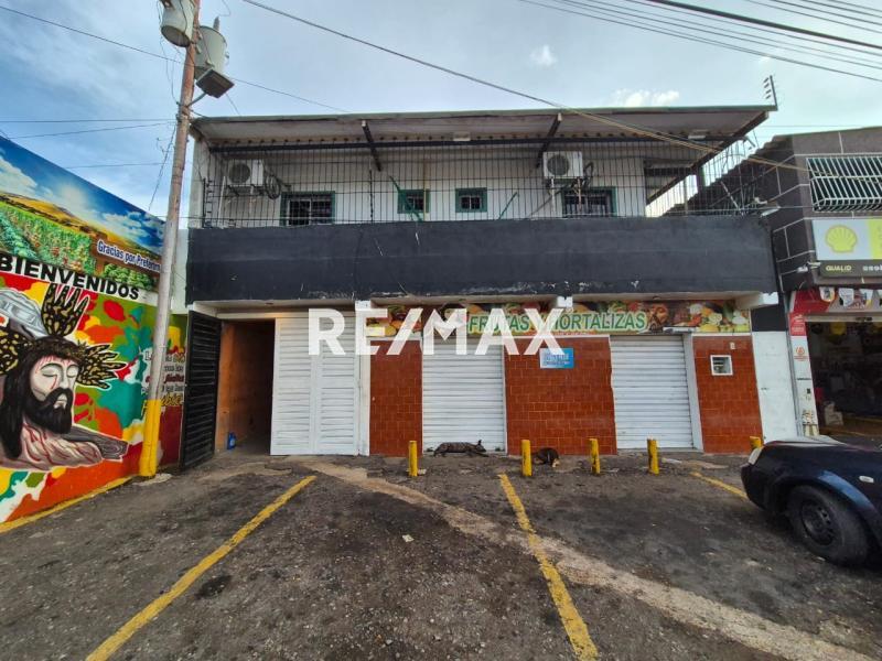 En Venta Casa o TownHouse Av. Principal de Bella Vista