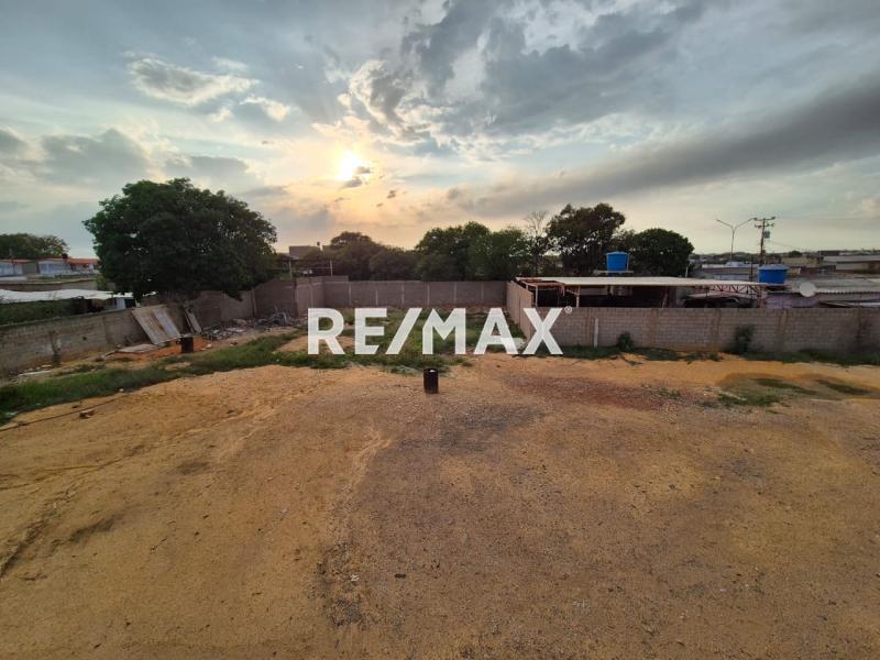 En Venta Casa o TownHouse Av. Principal de Bella Vista