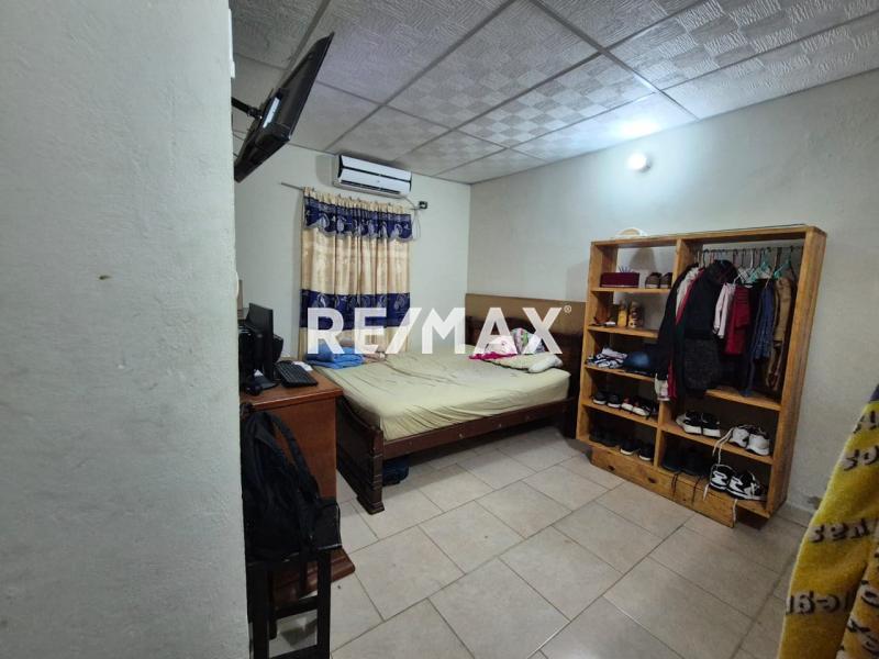 En Venta Casa o TownHouse Av. Principal de Bella Vista