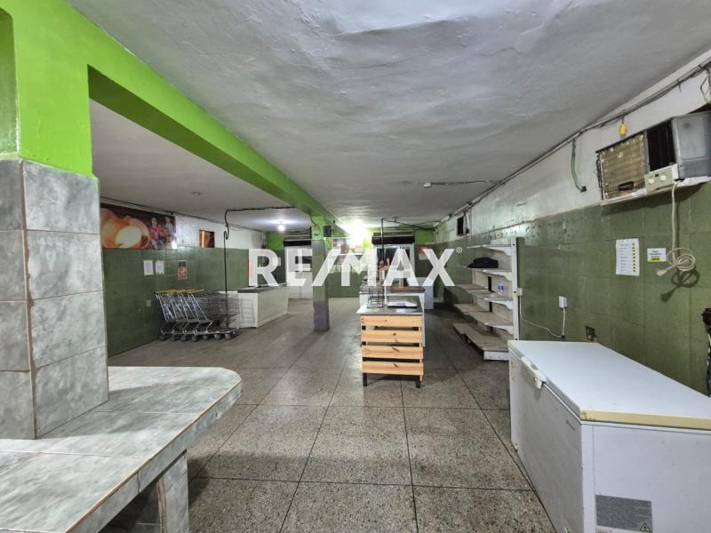 En Venta Casa o TownHouse Av. Principal de Bella Vista