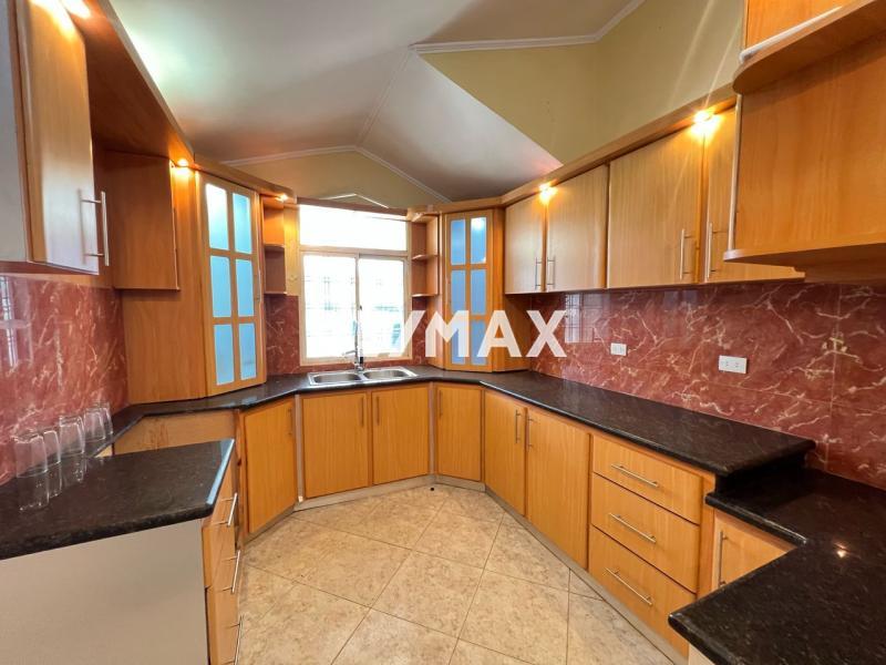 En Venta Casa o TownHouse Av. Principal de Bella Vista